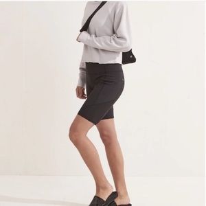 Like new Athleta Contender 9” short